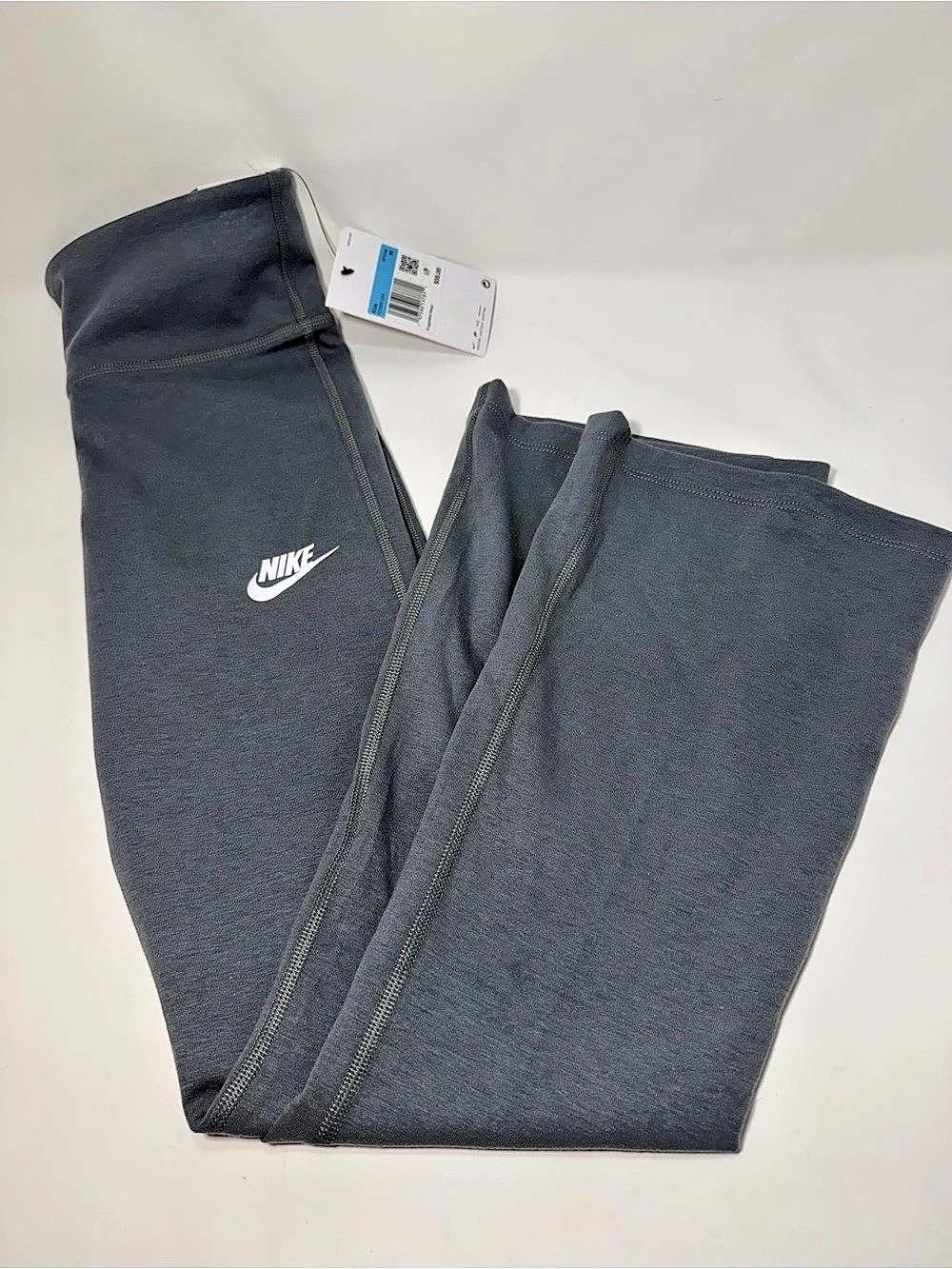 Nike Sportswear Essential High-Waisted Leggings Gray Medium girl